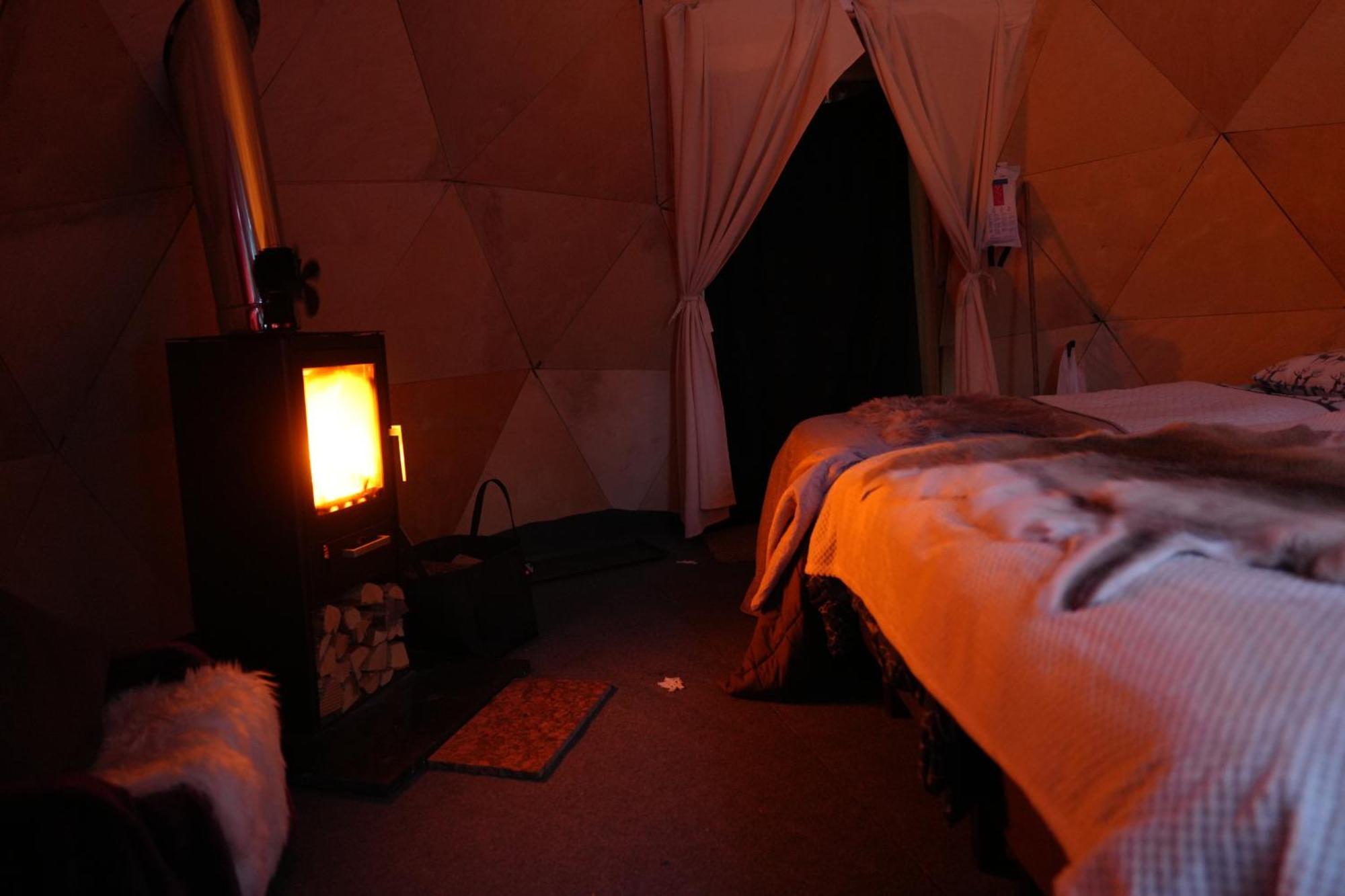 Aurora Igloo Fireplace-Heated Tents In A Secret Forest With Private Jacuzzi And Shared Sauna Bathroom And Dog Friendly Ροβανιέμι Εξωτερικό φωτογραφία